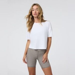 NWT Vuori feather Tee